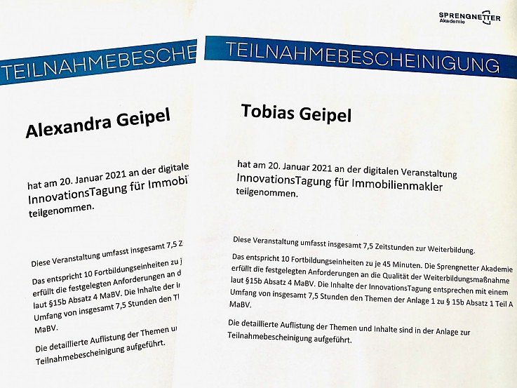 Foto <span style="font-weight: bolder; color: rgb(82, 82, 82); font-family: "Open Sans", sans-serif; font-style: normal; font-variant-ligatures: normal; font-variant-caps: normal; letter-spacing: 0.5px;">D</span><span style="color: rgb(82, 82, 82); font-family: "Open Sans", sans-serif; font-style: normal; font-variant-ligatures: normal; font-variant-caps: normal; letter-spacing: 0.5px;">er neue Experte hei�t Kunde � Digitalisierung im Vertrieb. </span><span style="color: rgb(82, 82, 82); font-family: "Open Sans", sans-serif; font-style: normal; font-variant-ligatures: normal; font-variant-caps: normal; letter-spacing: 0.5px;">Im Laufe der letzten Jahre hat die Digitalisierung deutlich an Fahrt aufgenommen. Ich </span><span style="color: rgb(82, 82, 82); font-family: "Open Sans", sans-serif; font-style: normal; font-variant-ligatures: normal; font-variant-caps: normal; letter-spacing: 0.5px;">bin �berzeugt davon: Das war erst der Anfang. Es bringt daher nichts, den Kopf in den </span><span style="color: rgb(82, 82, 82); font-family: "Open Sans", sans-serif; font-style: normal; font-variant-ligatures: normal; font-variant-caps: normal; letter-spacing: 0.5px;">Sand zu stecken und darauf zu warten, dass sich alle</span><span style="color: rgb(82, 82, 82); font-family: "Open Sans", sans-serif; font-style: normal; font-variant-ligatures: normal; font-variant-caps: normal; font-weight: 400; letter-spacing: 0.5px;">s wieder beruhigen wird. Umso </span><span style="color: rgb(82, 82, 82); font-family: "Open Sans", sans-serif; font-style: normal; font-variant-ligatures: normal; font-variant-caps: normal; font-weight: 400; letter-spacing: 0.5px;">wichtiger ist es daher branchen�bergreifend f�r Verk�ufer, Berater und Makler, sich </span><span style="color: rgb(82, 82, 82); font-family: "Open Sans", sans-serif; font-style: normal; font-variant-ligatures: normal; font-variant-caps: normal; font-weight: 400; letter-spacing: 0.5px;">zukunftsf�hig aufzustellen. Denn die Aussichten sind klar: Wer nicht mit der Zeit geht, </span><span style="color: rgb(82, 82, 82); font-family: "Open Sans", sans-serif; font-style: normal; font-variant-ligatures: normal; font-variant-caps: normal; font-weight: 400; letter-spacing: 0.5px;">geht mit der Zeit.</span>