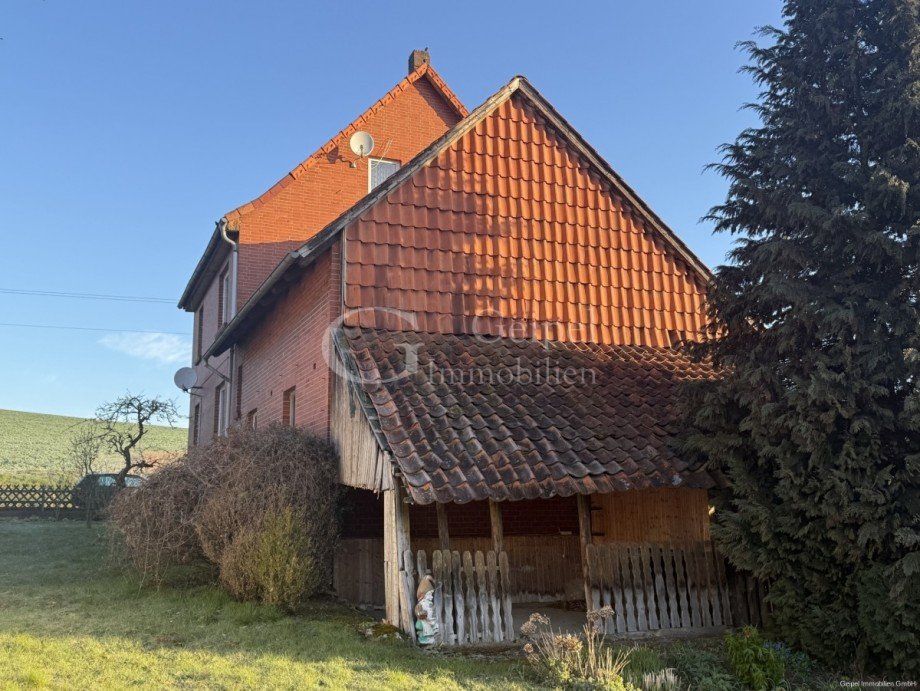 R�ckseite links Zweifamilienhaus Alfeld