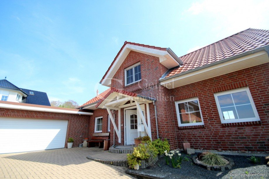 Eingang mit Garage Einfamilienhaus Duingen