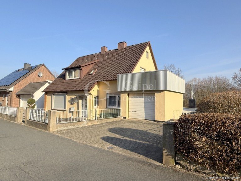 Front rechts mit Garage Alfeld (Leine) / Limmer Einfamilienhaus geipel.de - RESERVIERT Ein- bis Zweifamilienhaus