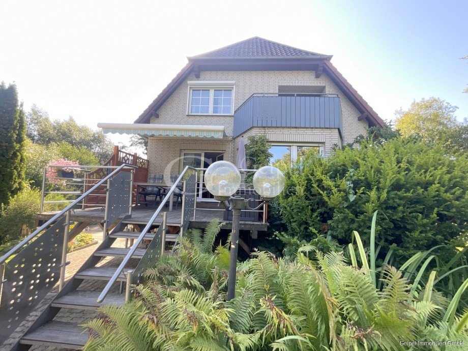 Gartenansicht Zweifamilienhaus Duingen