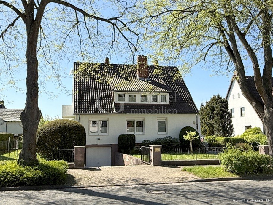 Frontansicht Zweifamilienhaus Alfeld
