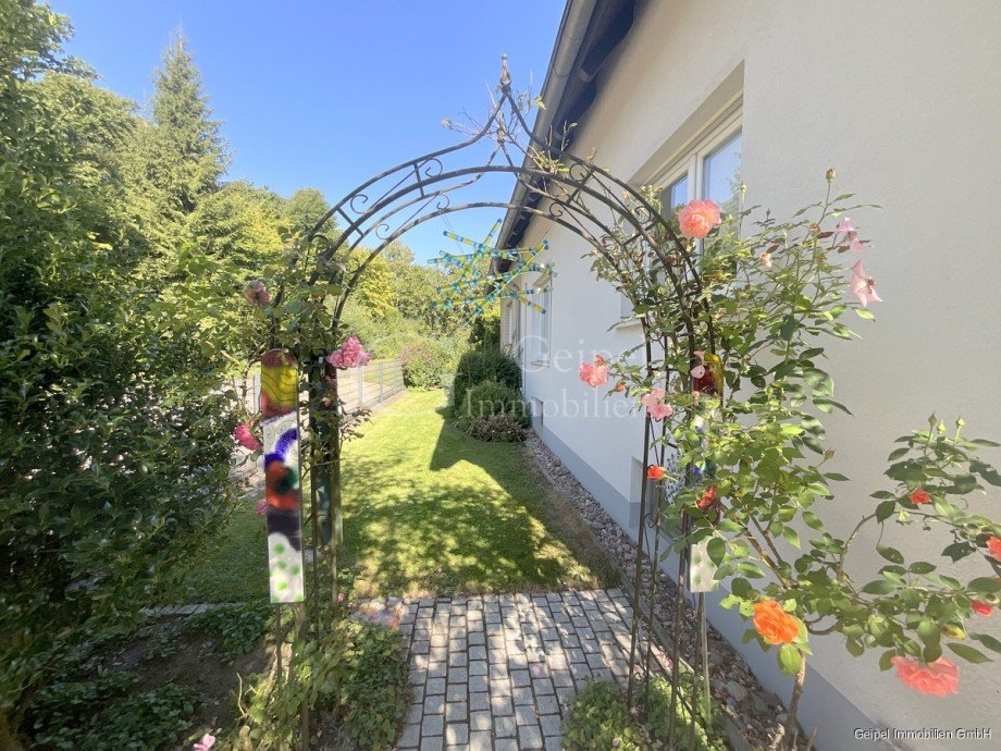 Rosenbogen Zweifamilienhaus Duingen