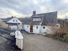 Stra�enansicht geipel.de - Zweifamilienhaus