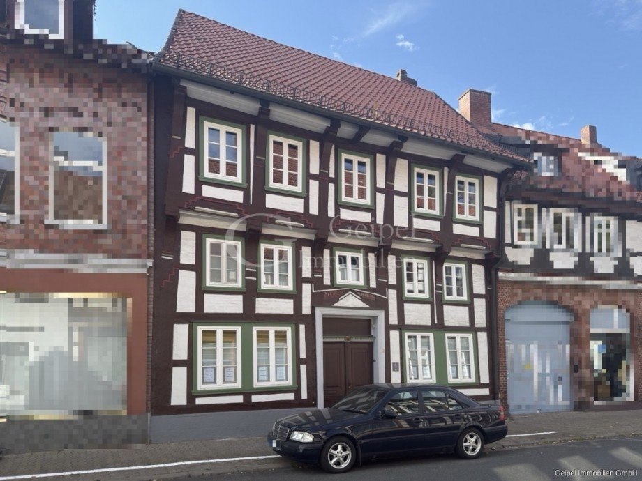 Gro� Front links Einfamilienhaus Alfeld