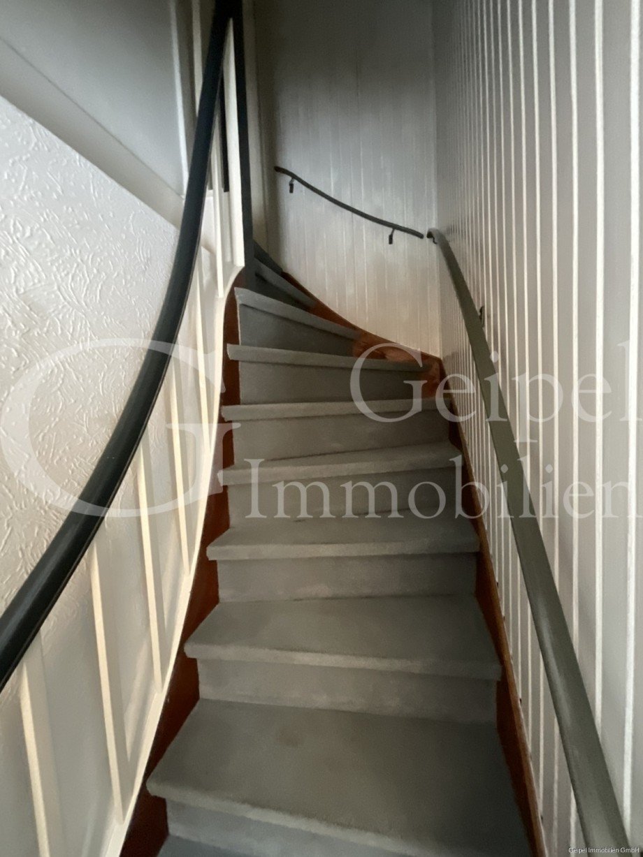steile Treppe in das OG Einfamilienhaus Alfeld