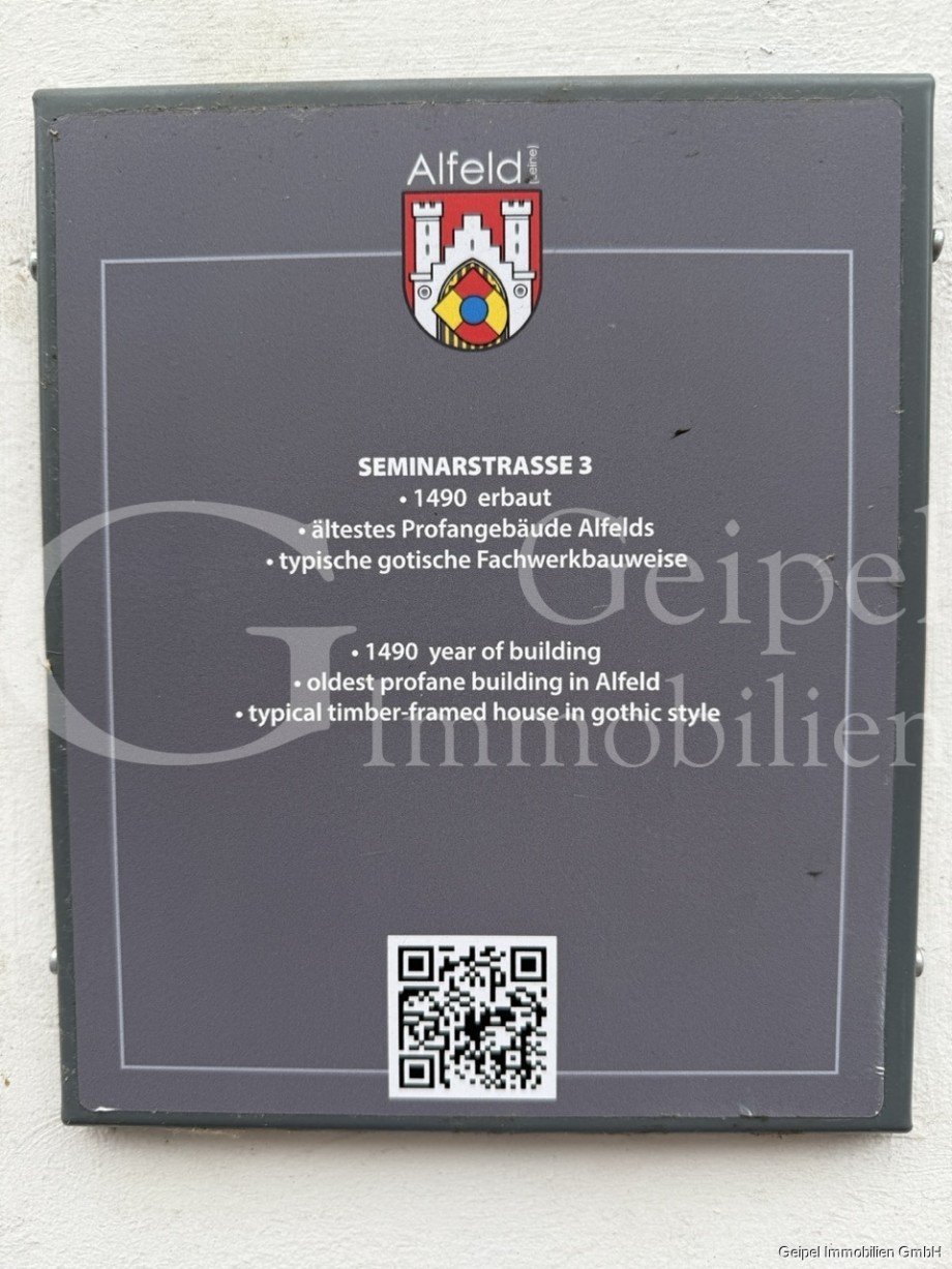 Schild am Haus Einfamilienhaus Alfeld