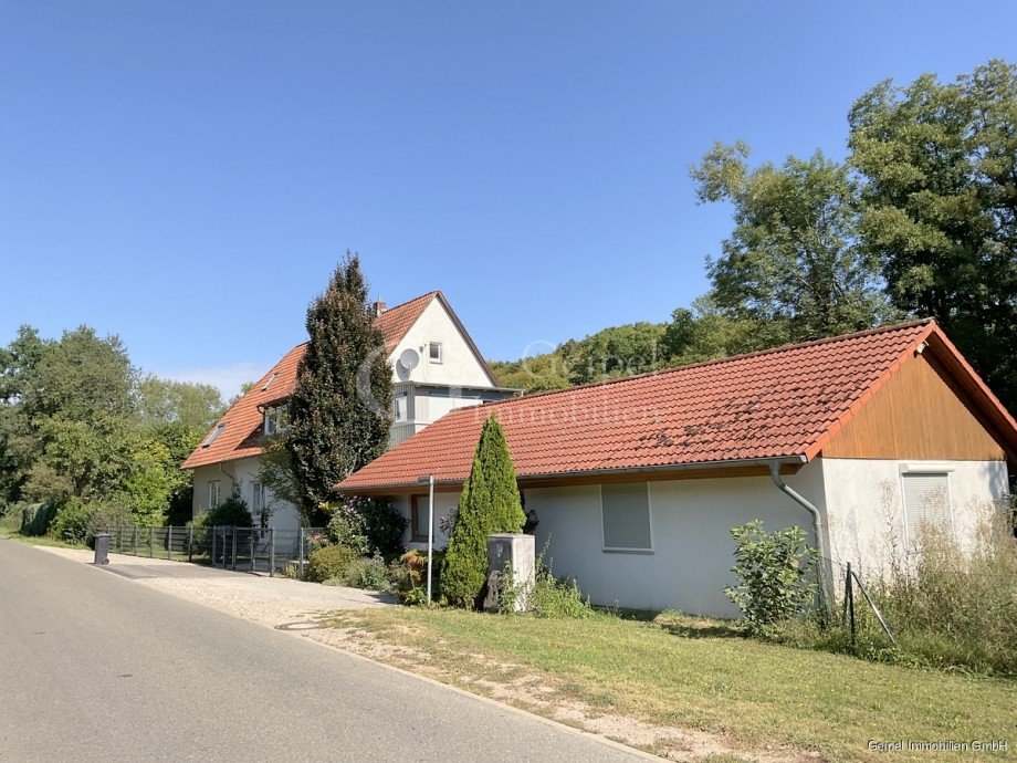 Front mit Werkstatt Zweifamilienhaus Duingen