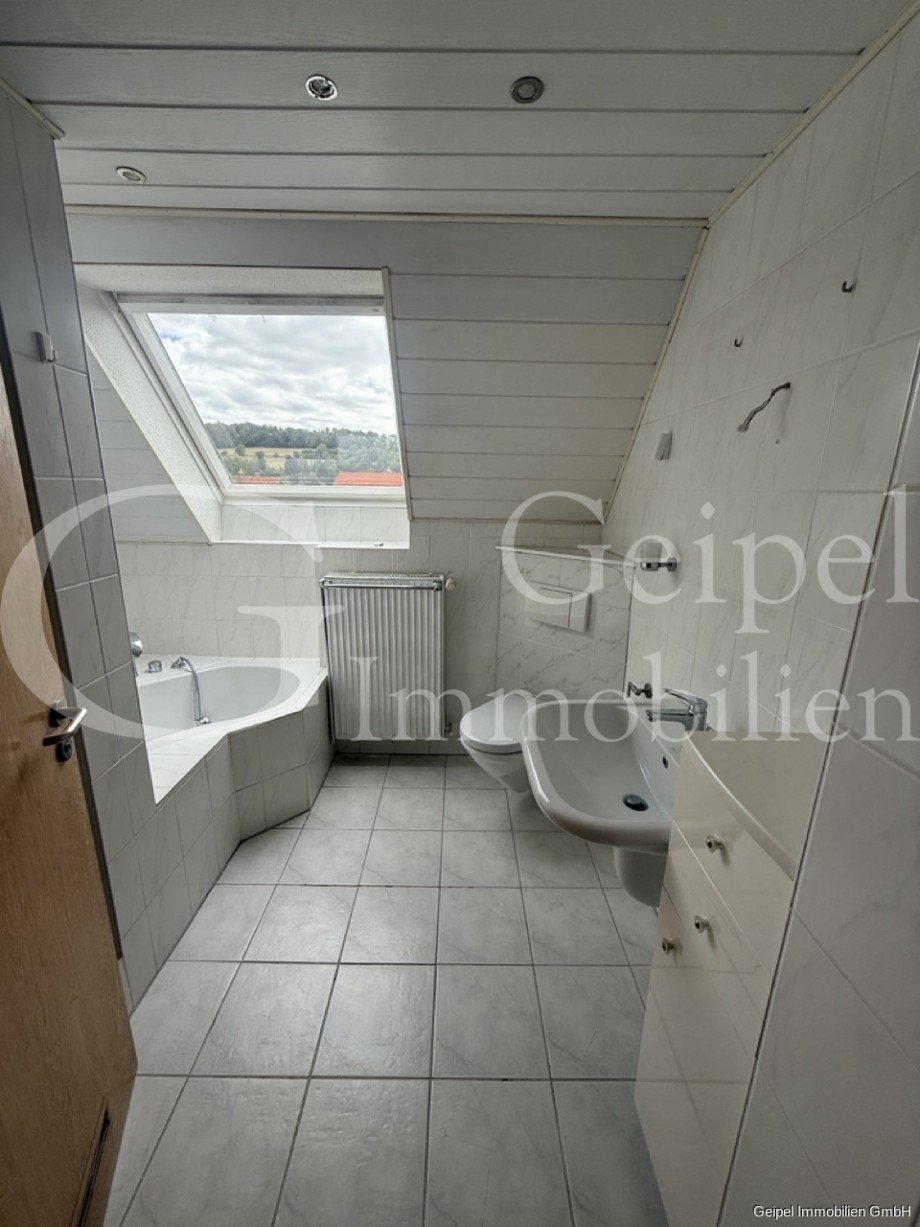 Bad im Dachgeschoss Doppelhaush�lfte Alfeld (Leine)