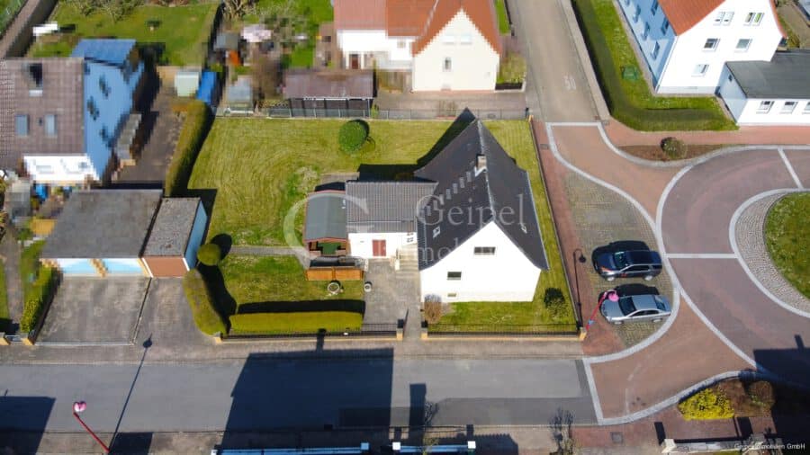 VERKAUFT Einfamilienhaus in Duingen - Seitenansicht Luftbild