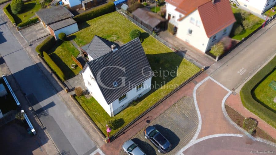 VERKAUFT Einfamilienhaus in Duingen - Eckansicht Luftbild