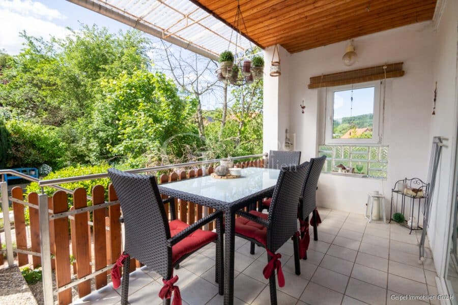 VERKAUFT Ein- bis Zweifamilienhaus - OG - Balkon mit Zugang zum Garten