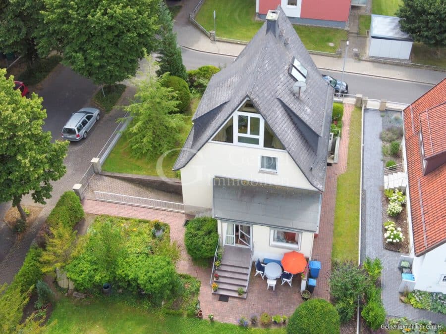 VERKAUFT - Einfamilienhaus mit "Olymp" - Giebel von oben