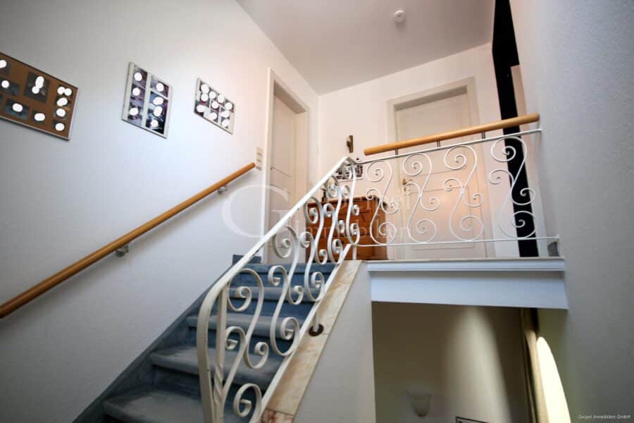 VERKAUFT - Einfamilienhaus mit "Olymp" - Treppe