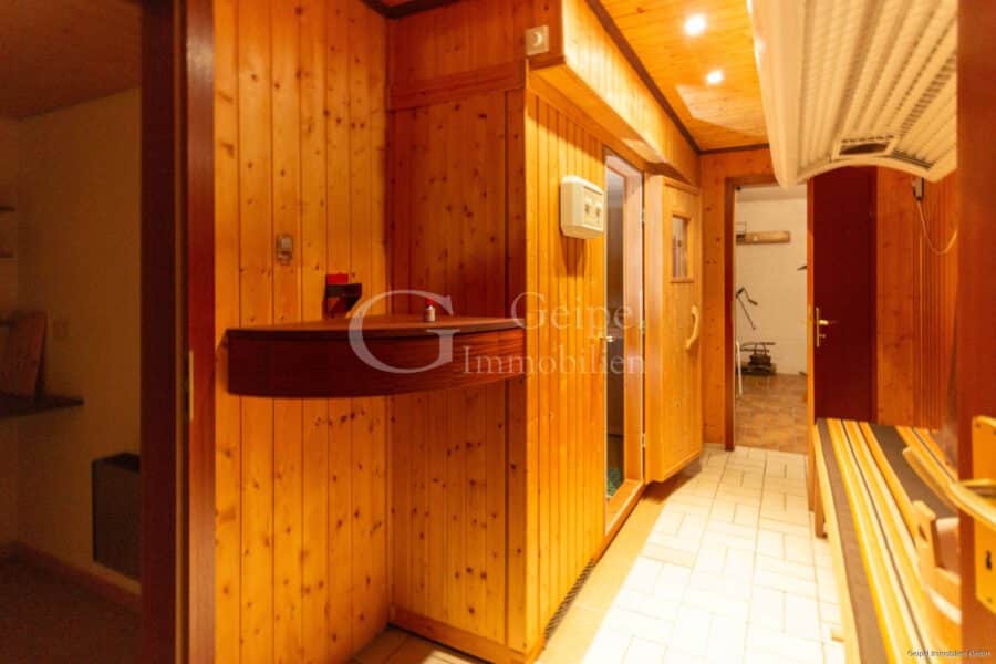 VERKAUFT Wohnen am Waldrand mit toller Aussicht - Sauna