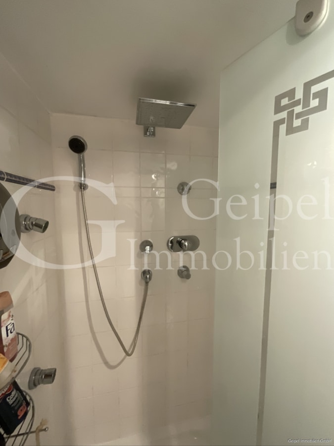 Freistehendes Einfamilienhaus - UG - Dusche innen