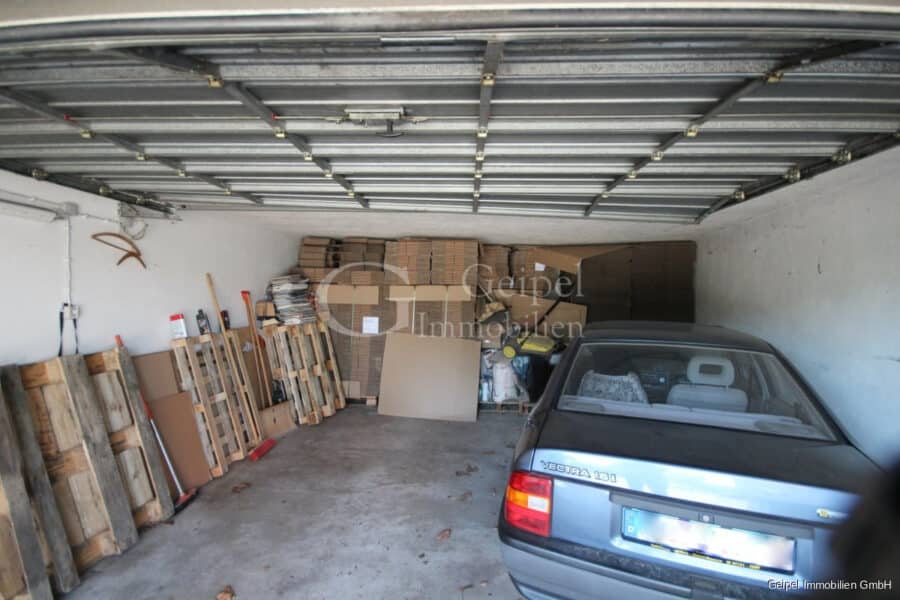 Zweifamilienhaus mit kleiner Lagermöglichkeit - Garage