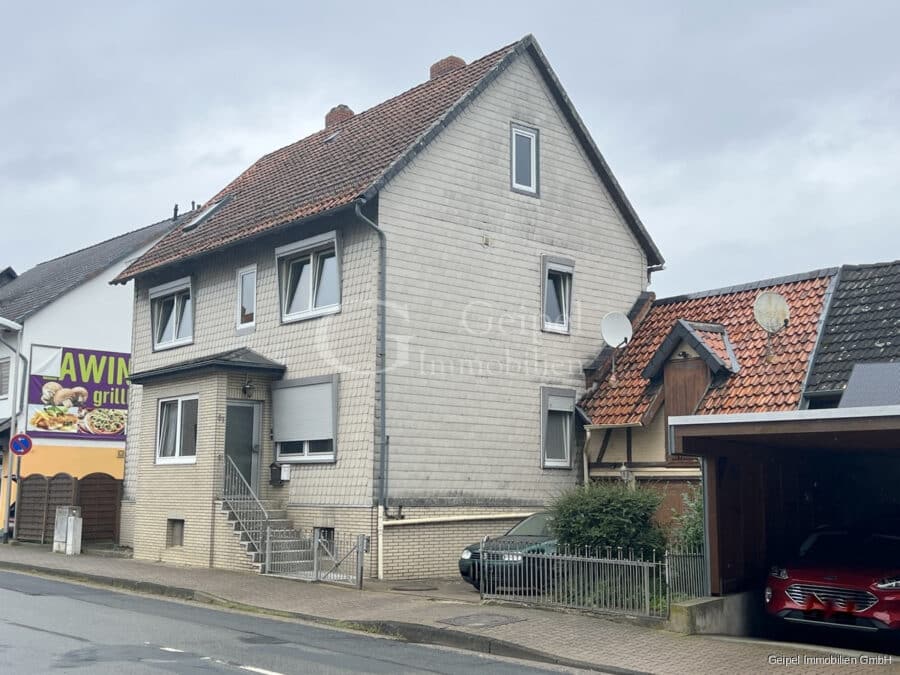 2 Familienhaus in Föhrste - Seite mit Hof